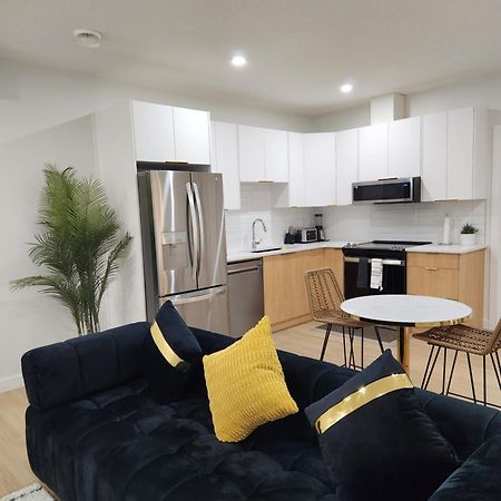 Brand New Deluxe 2 Bedroom Suite With Ac & Den YYC Exterior foto