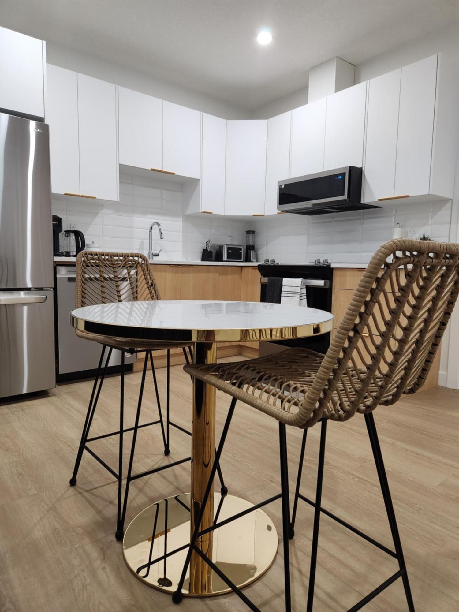 Brand New Deluxe 2 Bedroom Suite With Ac & Den YYC Exterior foto